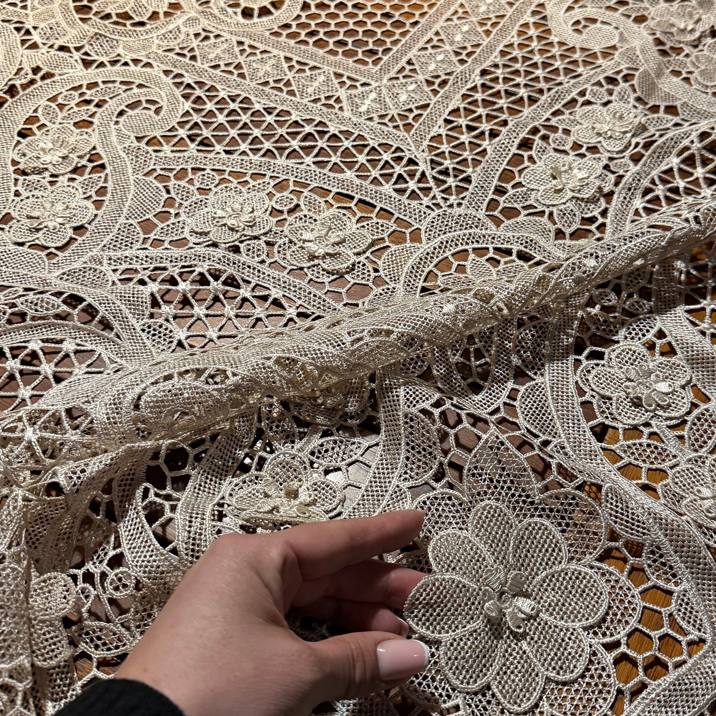 Walles Yapımı 12 Ay Süren El Yapımı 8 kişilik Dantel Anglez Masa Örtüsü 220 cm x 175 cm