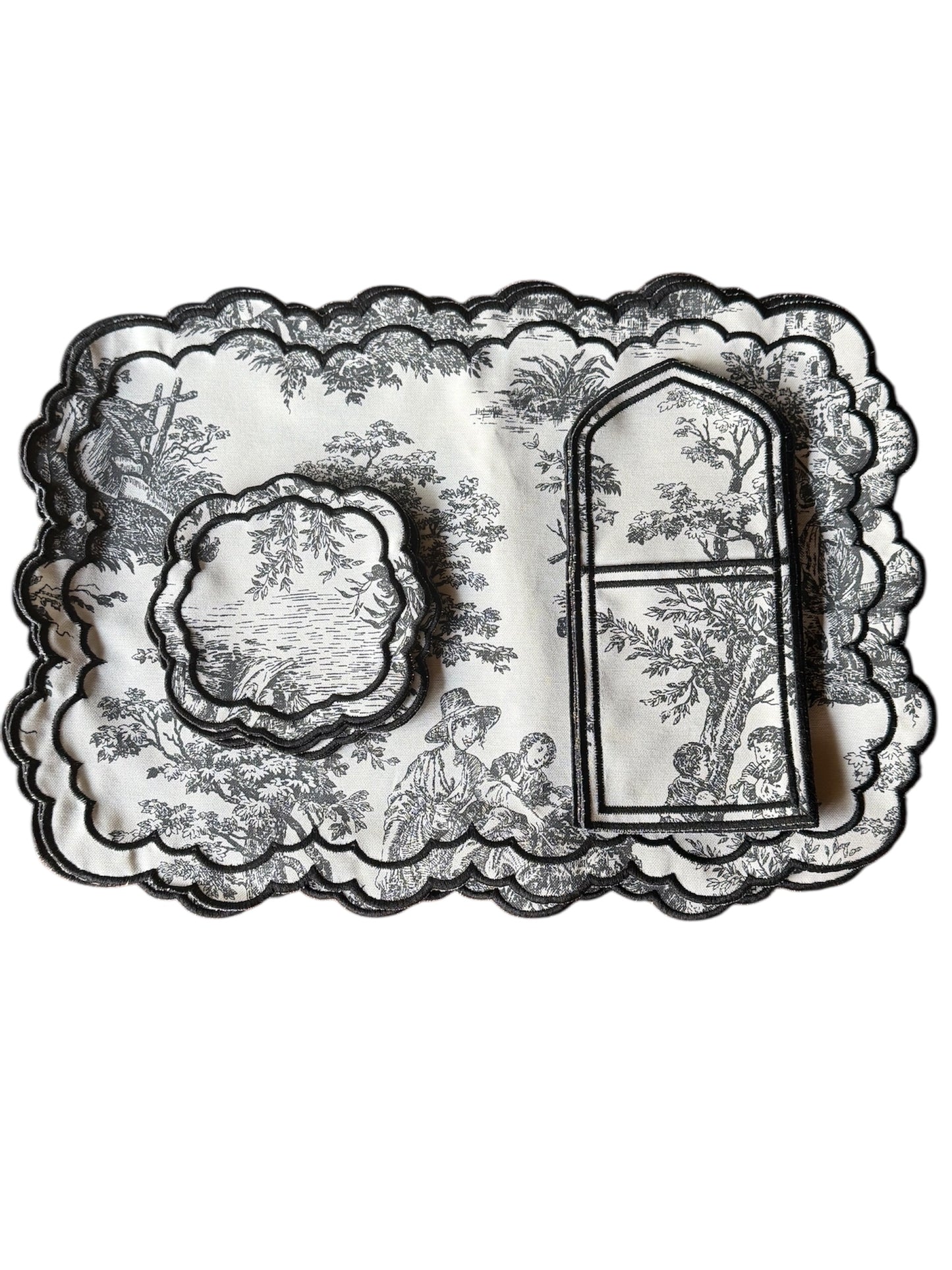 Tina 18 Parça Desenli Runner& Amerikan Servisi Seti