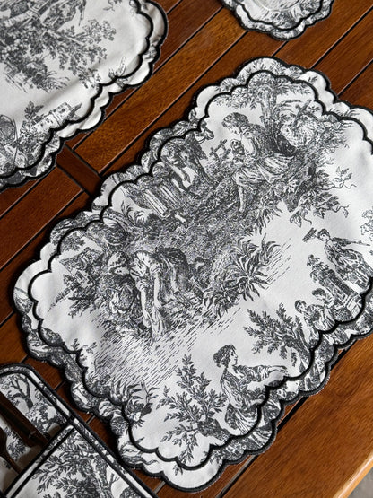 Tina 18 Parça Desenli Runner& Amerikan Servisi Seti