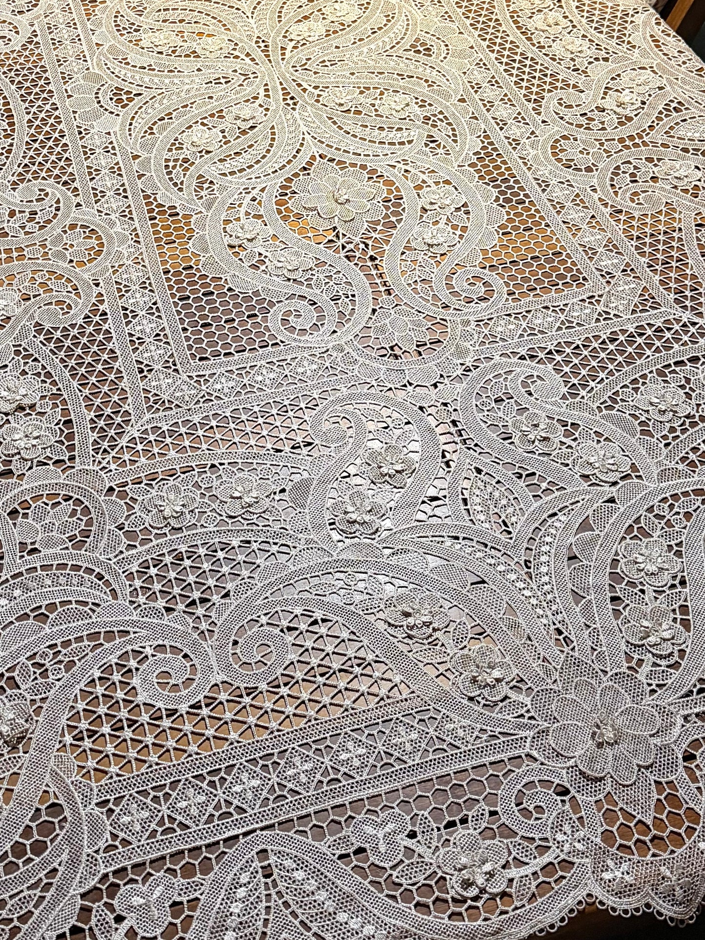 Walles Yapımı 12 Ay Süren El Yapımı 8 kişilik Dantel Anglez Masa Örtüsü 220 cm x 175 cm